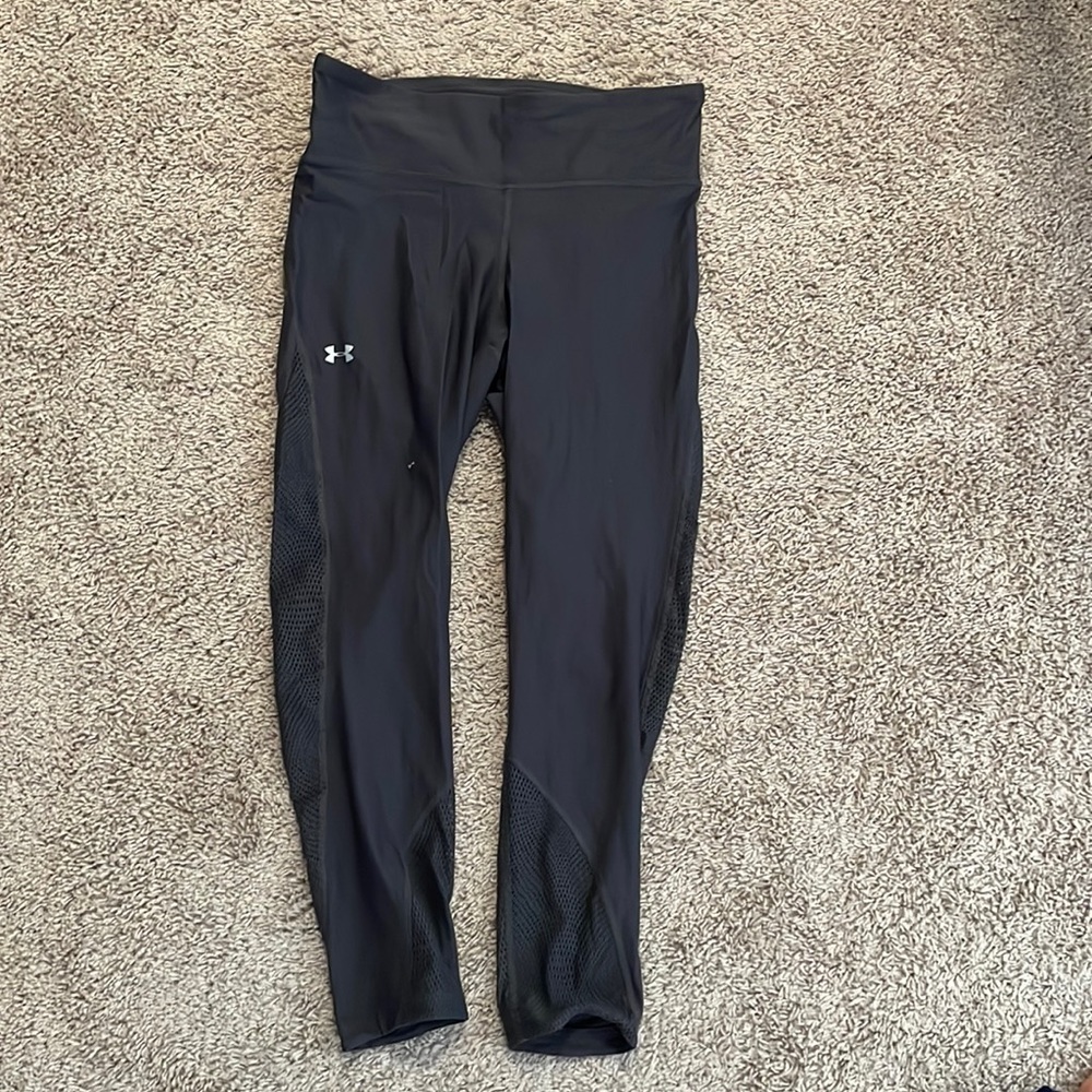 Grey cropped yoga pants